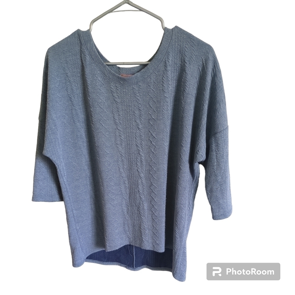 Juniper Ln Hi-Lo Curved Hem Drop Shoulder Button Back Shirt Blue‎ Size M
